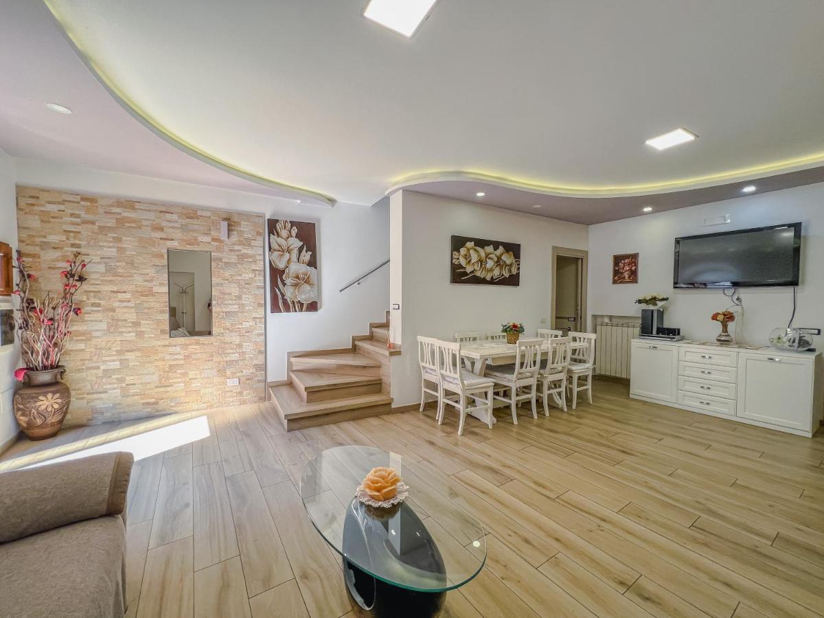 הוילה מונטפיאסקונה Le Grazie House מראה חיצוני תמונה